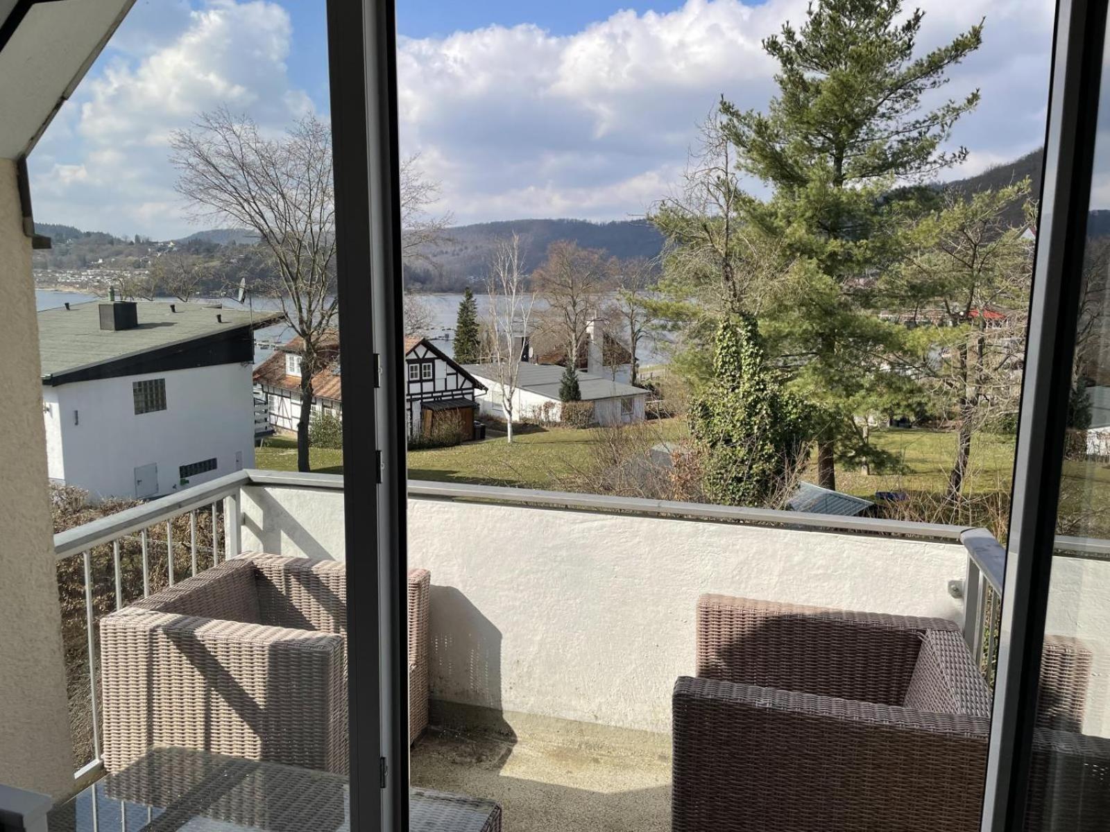 Gemutliche 93M2Fewo Mit 2 Schlafzimmern Und Seitlichem Seeblick Vom Balkon Scheid  Exteriér fotografie